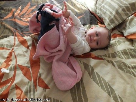 اینجا تازه یاد گرفته بودی و بادستای کوچولوت انگشتهای پاتو میگرفتی