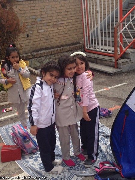 از راست آرشیدا- هستی - آویسا
