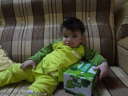 نی نی متفکر 
