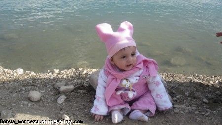 نشستن کنار سد