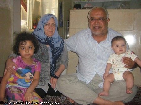 مهدیس ومهرسا کنار مامانی وباباحاجی