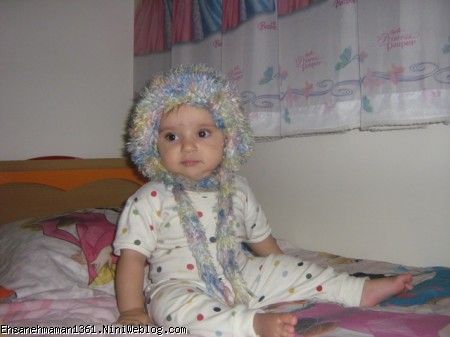مهرسا با کلاه بچه گیهای مهدیس
