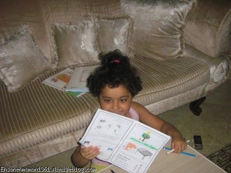 مهدیس موقع نوشتن مشقهاش