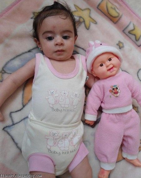 الینا و عروسک