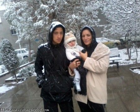 عزيزجون و عمو جونو آوردم تووو برفاااااا تازه لمم دادم به به