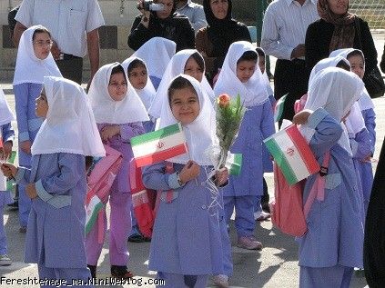 میرم مدرسه....جیبام پرِ فندق و پسته