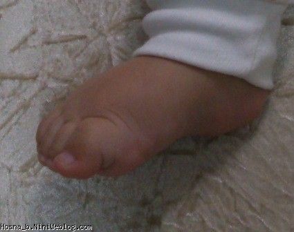 پا ی حسنا در 4 ماهگی