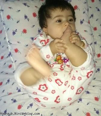 حسنا در حال پا خوردن