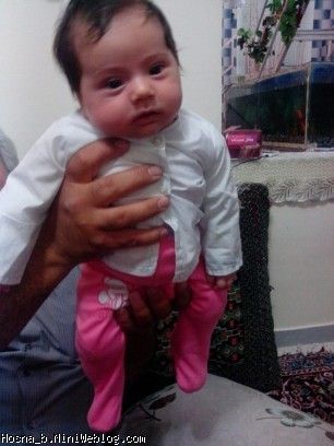 حسنا با لباس مامان