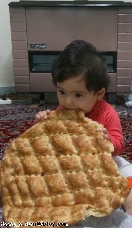حسنا در حال بربری خوردن
