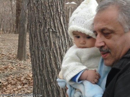 سام در حال بررسی در پارک
