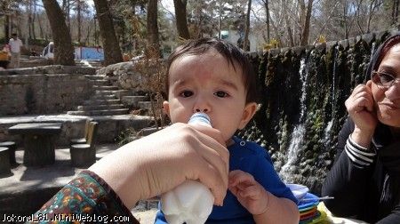 سام در حال دوغ خوردن
