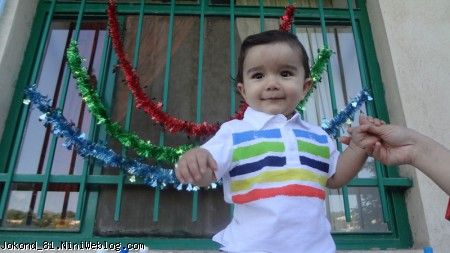 سام با لباس رنگین کمونیش