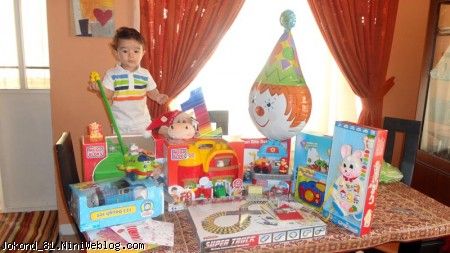 سام و کادوهاش فردای تولدش