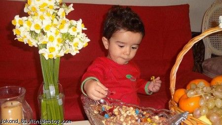 سام و میز یلدا