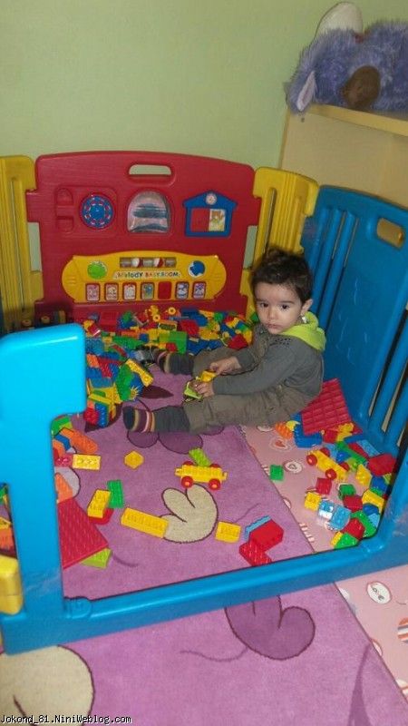 سام در حال بازی