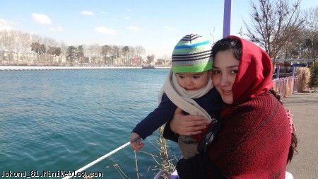 سام و مامان کنار دریاچه