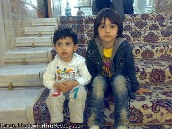 کارن به همراه آرمان جون در صحن حرم