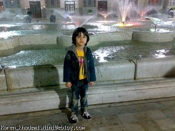 کارن در حیاط حرم