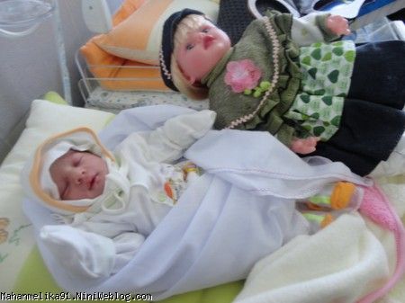 ملیکا یک ساعت بعد از تولد