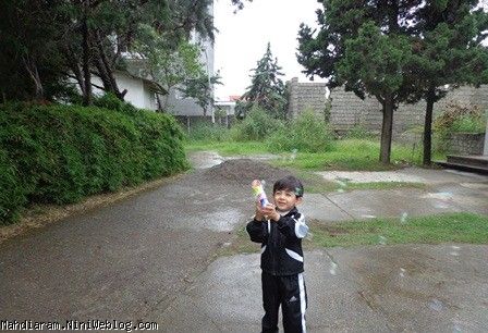 حباب بازی زیر بارون