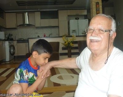 مهزیار و بوسیدن دست باباجونش
