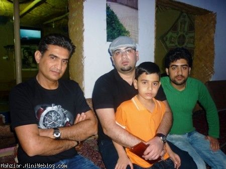 مهزیار،دایی عرفان،نیکان و بابایی در فلافل فروشی لشکر آباد