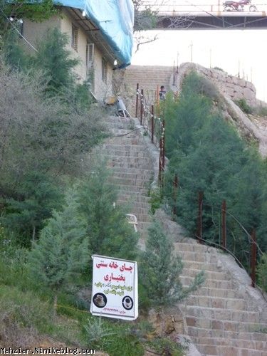 مهزیار و بالای پله ها 