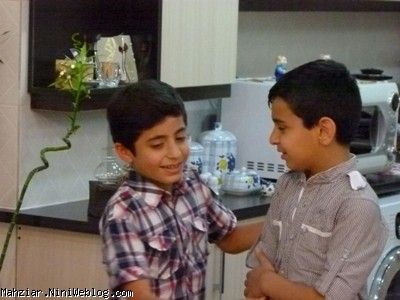 مهزیار و پسر عمه اش در حال گپ