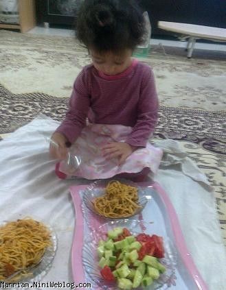 محیا تمبز پارچه رو پاش انداخته