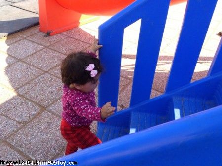 اولین بالا رفتن ها از پله(ایستاده)