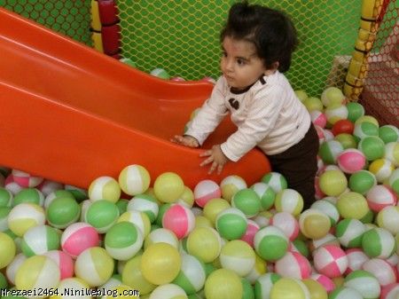 یه لحظه نمیشینی ...دختر یه ذره استراحت کن دوباره ....