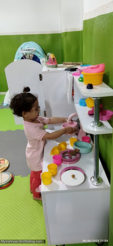 مهرسا خانم در حال آشپزی
