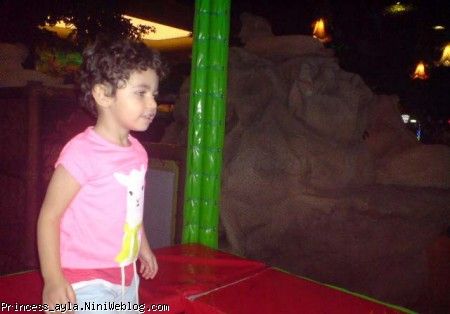 آیلا روی ترومپولین