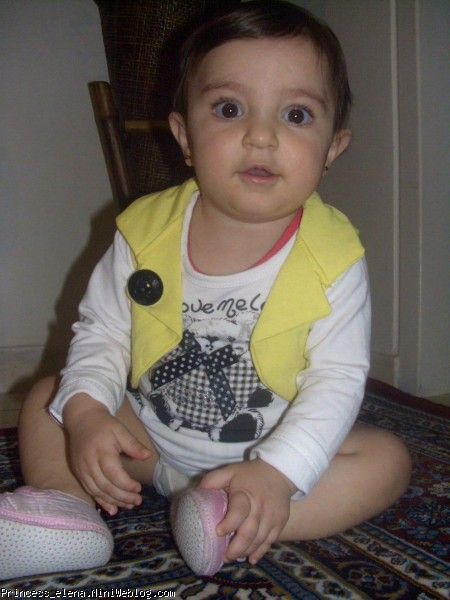 پرنسس النا کفش های سیسمونی خود را پوشید .