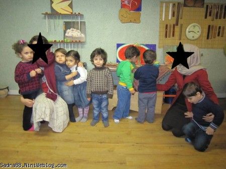 صدرا در کنار مربیهاش 