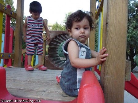 دخترم هوس کرد بشینه خیلی خسته شد 