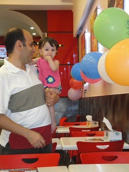 شاهزاده خانوم در رستوران