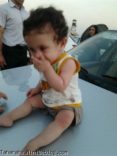 آقا طاها داره به آبجیش می خنده