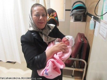 وانیا در آغوش مامان جون پروین