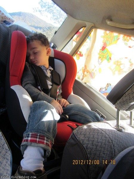 خوابیده در ماشین
