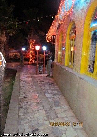 یزدان در بیرون از خانه